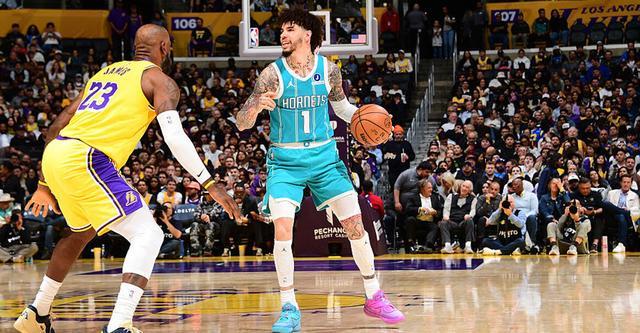 三球9记三分东契奇39分詹姆斯29分 黄蜂胜湖人