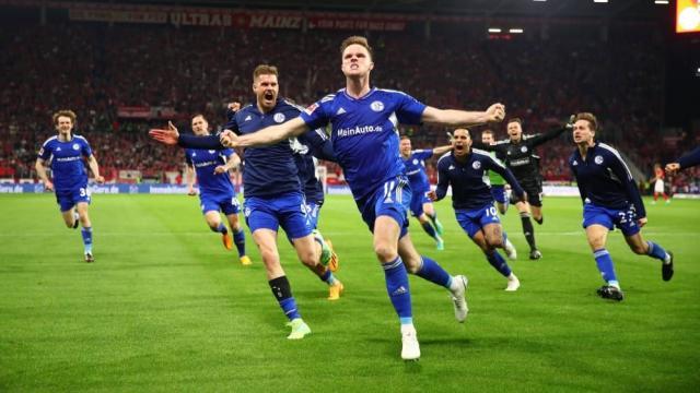 足球-再次补时绝杀保级现曙光 如此沙尔克应当留在德甲